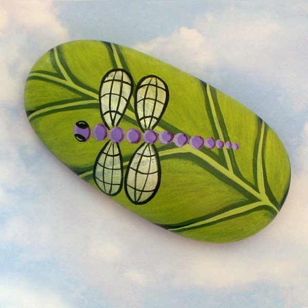Encuentra la única libélula OOAK 3D arte púrpura chartreuse hoja pintado rock-colección jardín arte-pisapapeles-tableweight-patio decoración-primavera