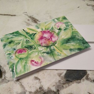 Cartão de felicitações em branco aquarela botões de peônia