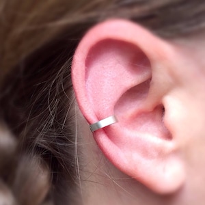 Sterling Silver Conch Ear Cuff no piercing minimalist cuff fake piercing minimal cartilage cuff earrings dainty jewelry simple faux piercing