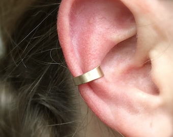 Conch-Ohrklemme aus 14-karätigem Gold, breites Band | Ohrklemme ohne Piercing | Minimalistischer Knorpelschmuck | Handgefertigte Gold-Ohrklemme