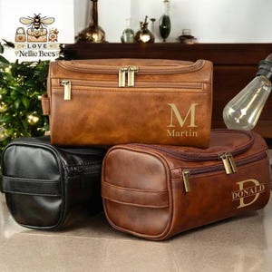Trousse de toilette personnalisée avec initiales monogrammes dorés en similicuir noir Pour lui garçons d'honneur homme papa homme cadeau père Noël