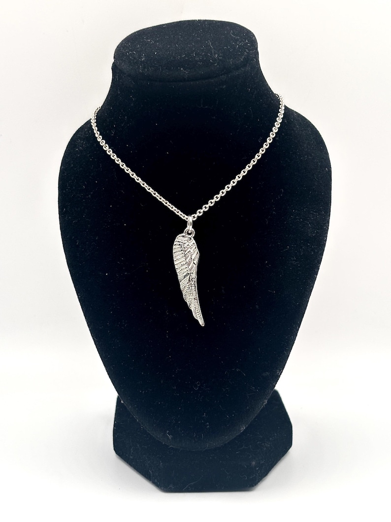 Slender Sleek Angel Wing with danity silver chain necklace zdjęcie 1