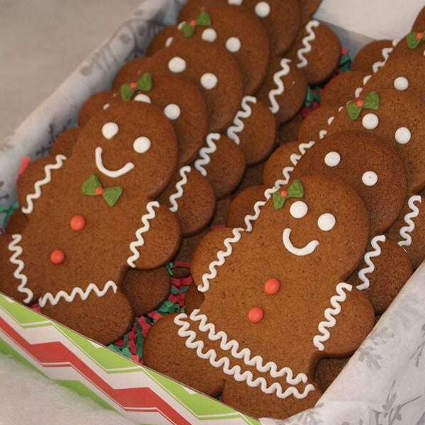 Jumbo Gourmet Gingerbread Men and Women Cookie Gift Box