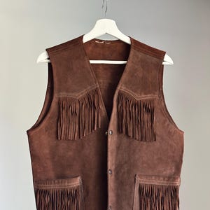 Kamizelka ze skóry zamszowej w kolorze brązowym z frędzlami w stylu boho - UNISEX