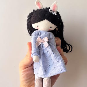 Muñeca de tela, conejita, tamaño bolsillo,  hecho a mano, decoración, muñeco de trapo, muñeca de tela, muñeco trapo