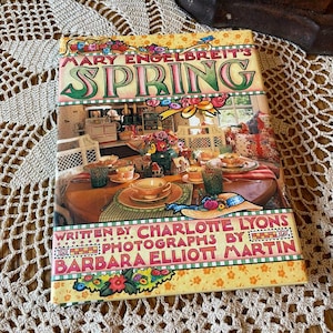 Sweet Small Vintage 1997 Mary Engelbreit Spring Craft Book