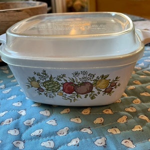 Vintage Corning Ware Dish with Plastic Cover 2.75 Quart La Marjolaine Spice of Life P43B