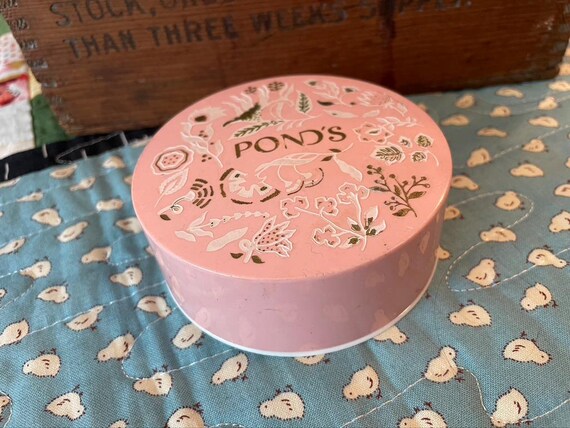 Sweet Vintage Ponds Round Plastic Powder Container RACHEL