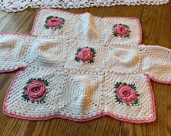 Lovely Vintage Handmade Crocheted Basket Liner with Pink Flowers