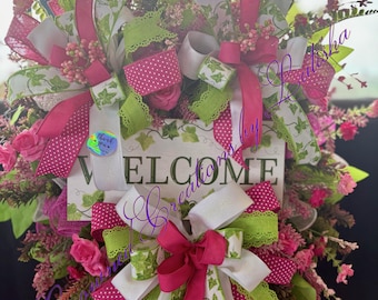 Corona de primavera rosa y verde, corona floral para la puerta principal, corona de bienvenida para el jardín, decoración estilo cottagecore, corona floral rosa, corona para la puerta de uso diario.