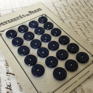 Kaart van 23 marineblauwe knoppen Vintage Franse ongebruikte nieuwe oude voorraad fournituren afbeelding 3