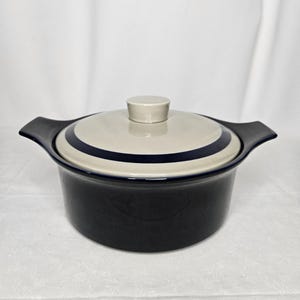 Vintage Celebrity Lexington Round 2 Quart Stoneware Casserole Dish Lid Blue