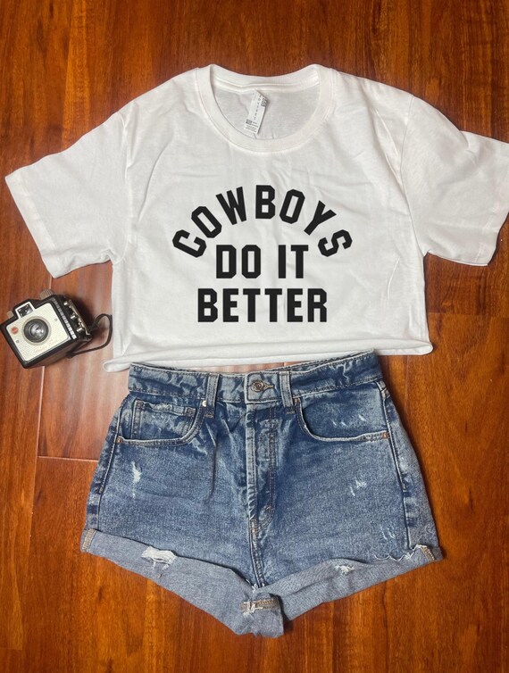 Cowboys Do It Better Crop Top Western Style Tee Country Chic Fashion Funny Graphic Shirt Summer Festival Outfit Gift for Cowgirl Apparel