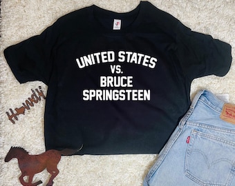 United States vs Bruce Springsteen Crop Top – Black Cropped Band Tee Edgy Graphic Shirt Retro Rock T-Shirt for Music Lovers 80s Fans gift
