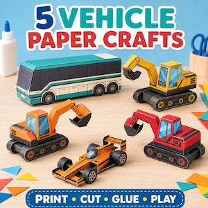 Op de afbeelding: Een set van vijf papieren voertuigen, waaronder een turquoise en witte bus, een gele graafmachine, een oranje graafmachine, een rode graafmachine en een oranje raceauto. De tekst 5 VEHICLE PAPER CRAFTS en PRINT CUT GLUE PLAY is in de afbeelding zichtbaar.