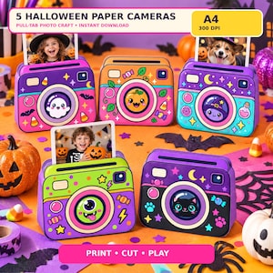 Può includere: Cinque fotocamere di carta per Halloween con un design fotografico a linguetta. Ogni fotocamera mostra illustrazioni colorate di fantasmi, zucche e gatti con il testo 5 HALLOWEEN PAPER CAMERAS, A4 300 DPI e PRINT CUT PLAY.