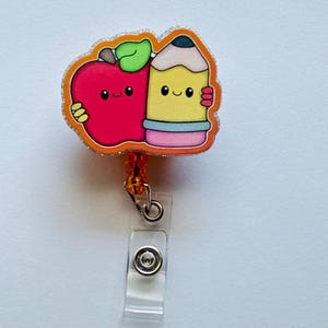 Carretel de distintivos com tema escolar