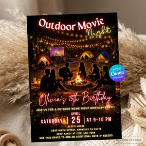 Puede incluir: Invitación para una fiesta de cumpleaños con cine al aire libre. La invitación presenta un fondo oscuro con una hoguera, tiendas de campaña y luces de cadena. El texto incluye "Outdoor Movie Night" y "Olivia's 15th Birthday".