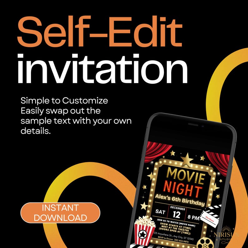 Op de afbeelding: Een zwarte smartphone toont een "Movie Night" uitnodiging met rode gordijnen, gouden accenten en popcorn. De uitnodiging is voor Alex' 6e verjaardag. Tekst: "Self-Edit invitation" en "Instant Download".
