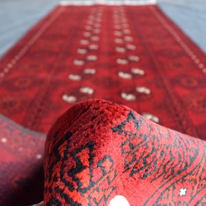 Handmade Mowri Gul Wool Runner Rug: Afghan Tribal Hallway Decor (2&#39;9x9&#39;6)