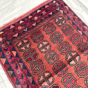 Alfombra afgana de lana Bokhara anudada a mano de 2,3 x 5,5 pies, alfombra estrecha oriental roja vintage de los años 90 para pasillo, alfombra de área para decoración del hogar de otoño de Halloween