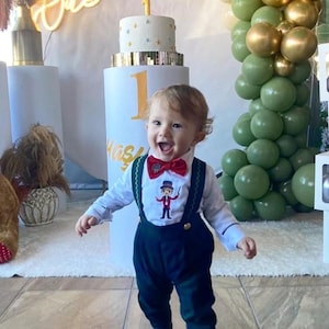 Jungen blau karierter Nussknacker Weihnachts Outfit. Jungen personalisierte Nussknacker 1. Geburtstag. Weihnachtskarte Fotoshooting Familie Nussknacker Outfit