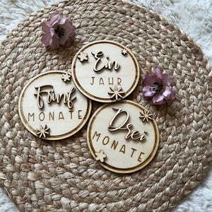 12 Meilensteinkarten aus Holz für Babyfotos, Geschenk für Babyparty oder Geburt, Monate als Zahlen oder Wörter, Babys erstes Jahr