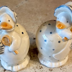 Vintage Fritz and Floyd (FF) Ducks in Polka Dot Bonnets and Dresses Ceramic Salt and Pepper Shaker Set