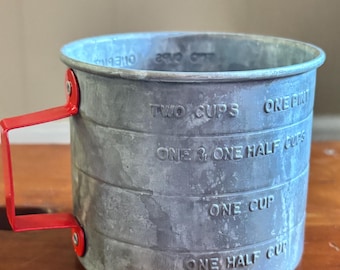 vintage Gooseberry Patch aluminum measuring cup With bonus measuring spoons