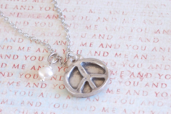 Simple Peace Sign Necklace, Minimalist Pendant Necklace, Peace Jewelry, Peace Sign Pendant