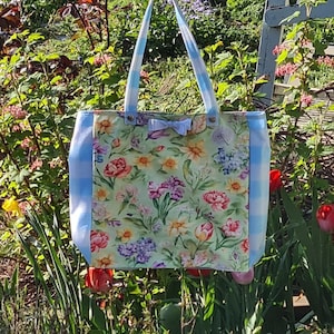 Sac cabas fleurs printanières fait main en coton bleu entièrement doublé