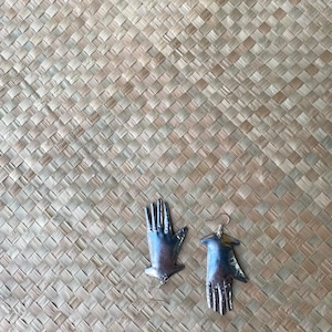 manos sagradas - aretes hojalata hechos a mano de Oaxaca