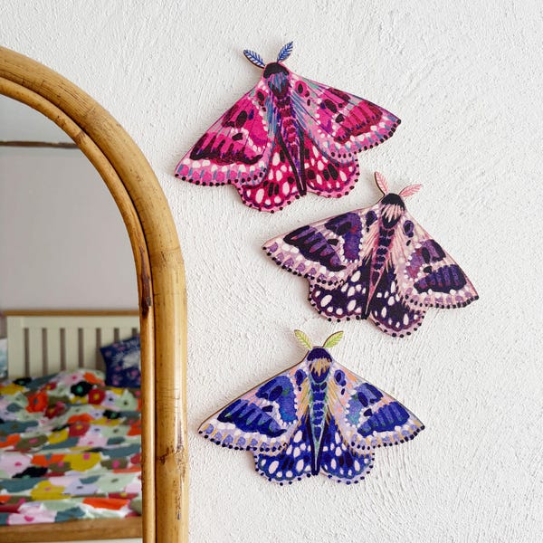 Decoraciones de pared de polillas de madera: Arte mural maximalista para el hogar