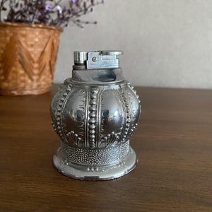 Vintage tabletop lighter plated from the 1970s - Antique Royal Looking Table Lighter
