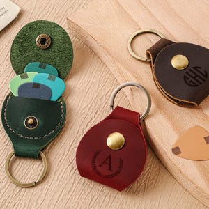 Personalisierte Leder Plektrum Halter und Airtag Fall, kundenspezifische Gitarist Geschenke, Geschenke für ihn, Schlüsselanhänger zur Aufbewahrung von Plektrum, Plektrum Tasche