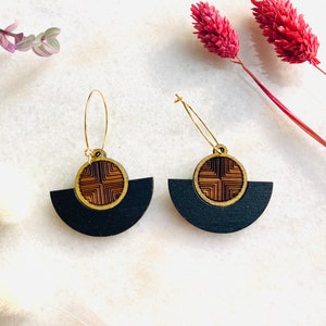 Wooden hand painted etched fan earrings // Colorful earrings // statement earrings // Lightweight hypoallergenic earrings// luxe// stylish