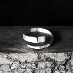 Adjustable Open Band Silver Wave Ring, Minimalist Modern Statement Ring for Women, Simple Elegant Jewelry Gift for Her, Unique Trendy Design