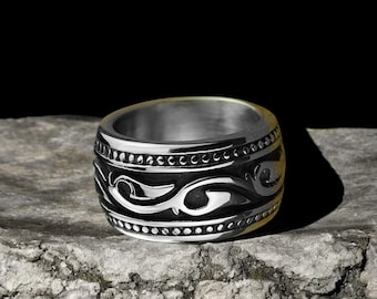 Anillo de acero inoxidable con grabado tribal: regalo de joyería bohemia para moteros.