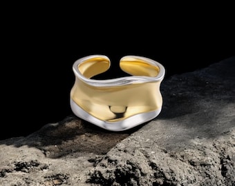 Anello Wave regolabile: fascia aperta bicolore placcata oro e argento