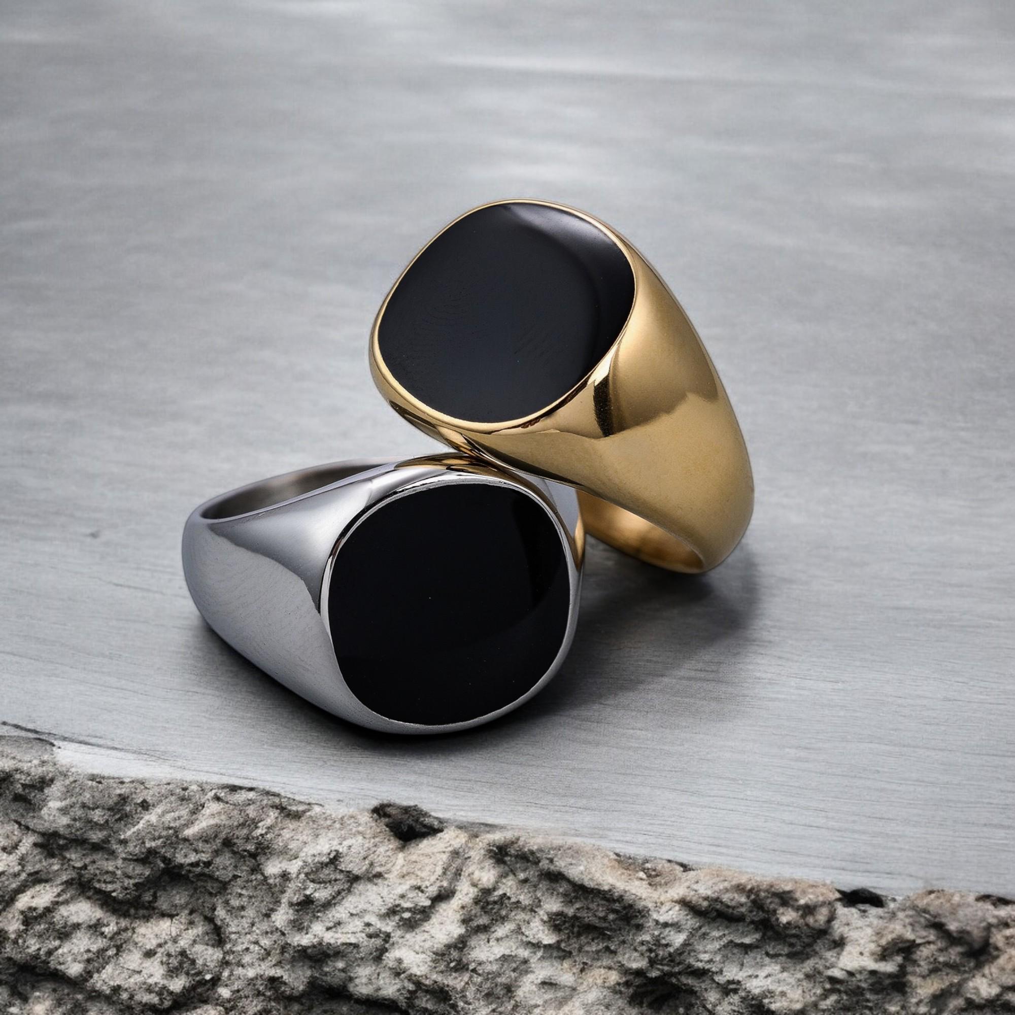 ブラックオニキスオーバルシグネットリング：ゴールド＆シルバーメッキ