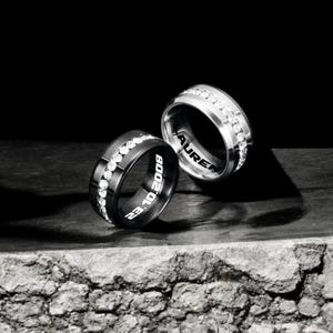 カップル向けのカスタム刻印クリスタルバンドリング、パーソナライズされた結婚記念日リング、ステンレススチール製の彼と彼女のプロミスリング、ユニークなギフト