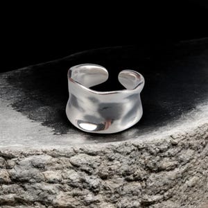 Adjustable Silver Wave Ring for Women, Minimalist Open Band Ring, Statement Jewelry, Modern Fashion Gift for Her, Unique Chic Jewelry