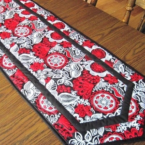 Quilted table runner Modern Contemporary abstract red black