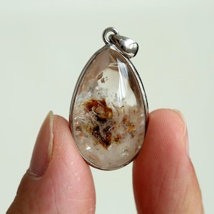 Enhydro Petroleum Quartz Silver Pendant: 1 Moving Bubble, UV Reactive 025