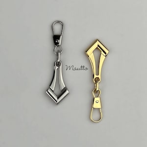 LOUIS VUITTON LV 1 ZIPPER PULL CHARM GOLD tone metal , BLACK, 12X15mm