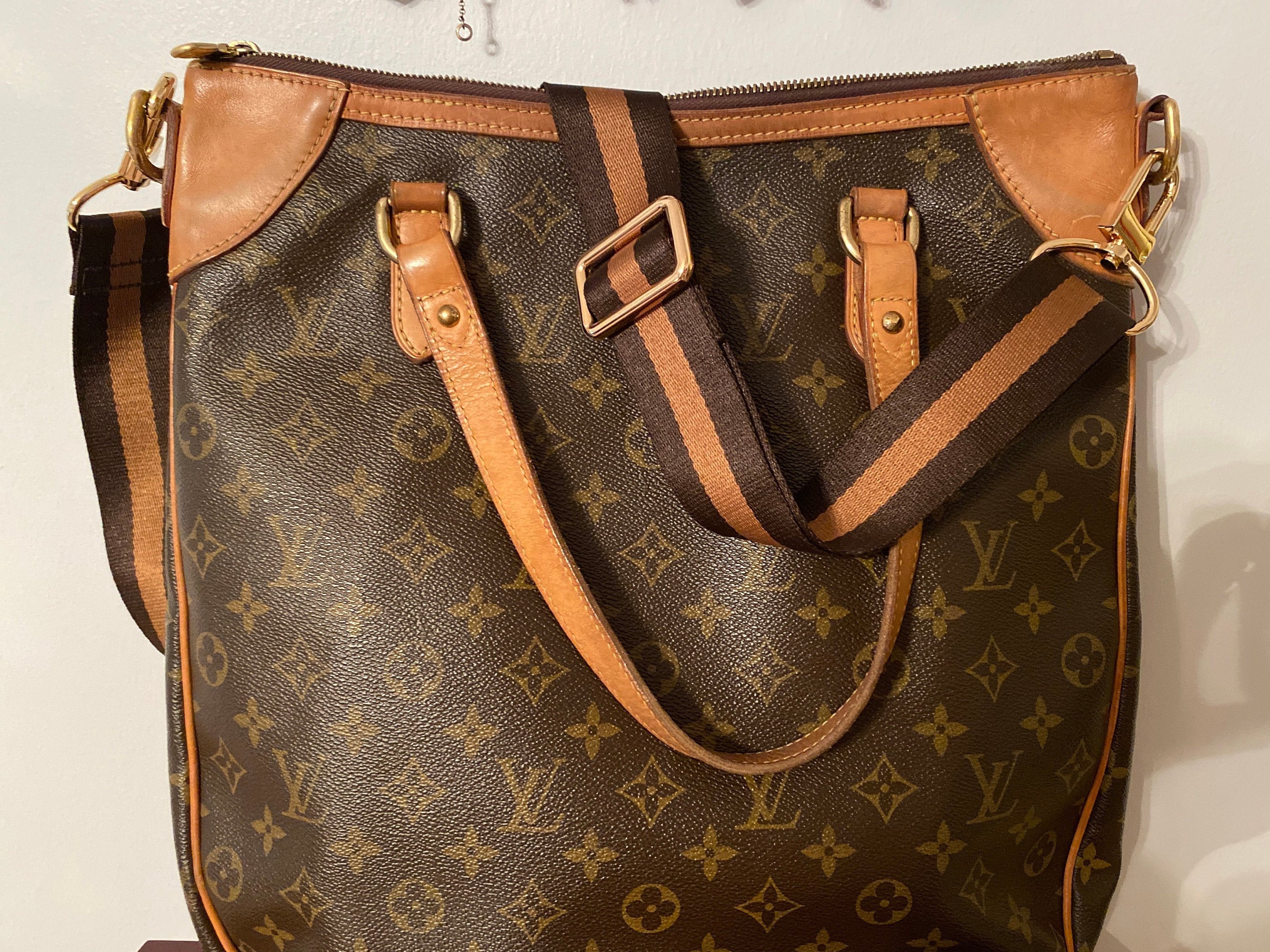 Louis Vuitton Classic Medium Tote Bag Monogram Pattern In Brown - Praise To  Heaven