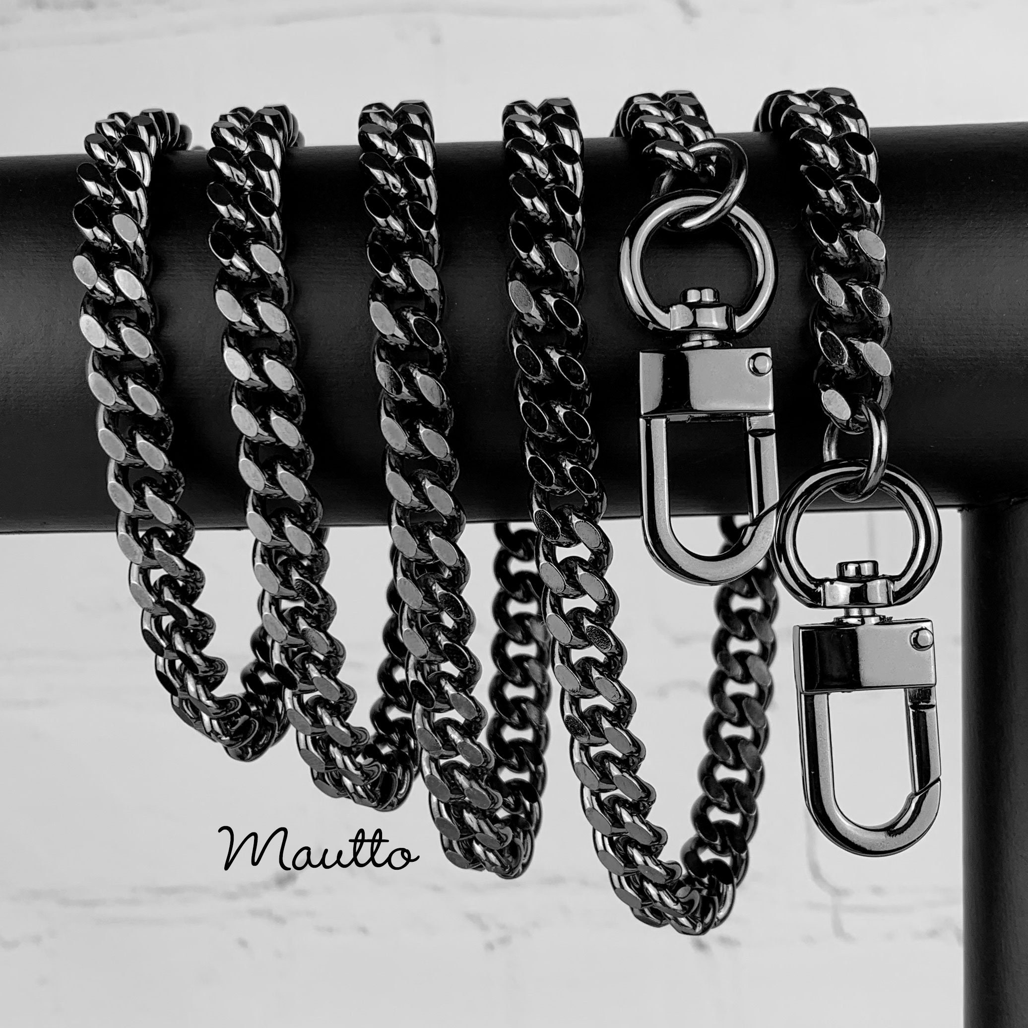 Glamorous Metallic Leather Wrist Strap & Keychain Accessory – Mautto