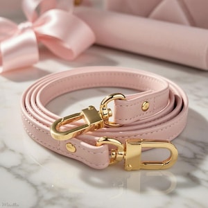 Tracolla per borsa in pelle rosa chiaro Rose Poudre: personalizza la lunghezza, portala a tracolla o a spalla.