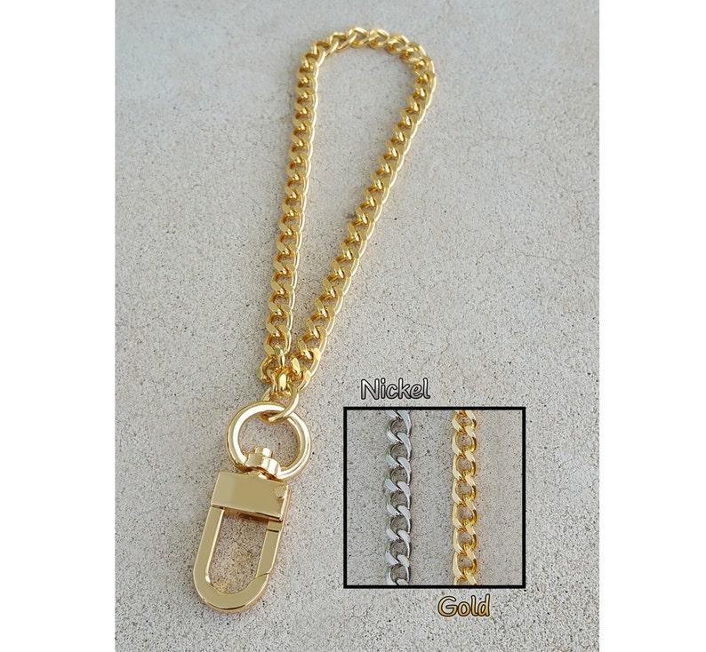 Luxurious chain wrist strap.