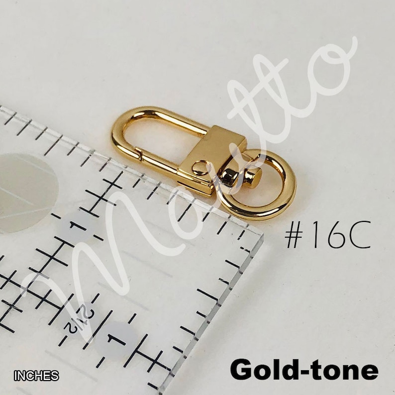 Swiveling U-shape clip for customized chain straps.